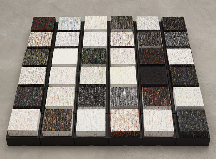 Susanne Lyner, 2011_01 le blanc, le noir et les autres, Aufsicht, 36 x 20 x 20 cm, Bodeninstallation, Acryl gespritzt auf Holz Susanne Lyner, 2011_01 le blanc, le noir et les autres, Aufsicht, 36 x 20 x 20 cm, Bodeninstallation, Acryl gespritzt auf Holz