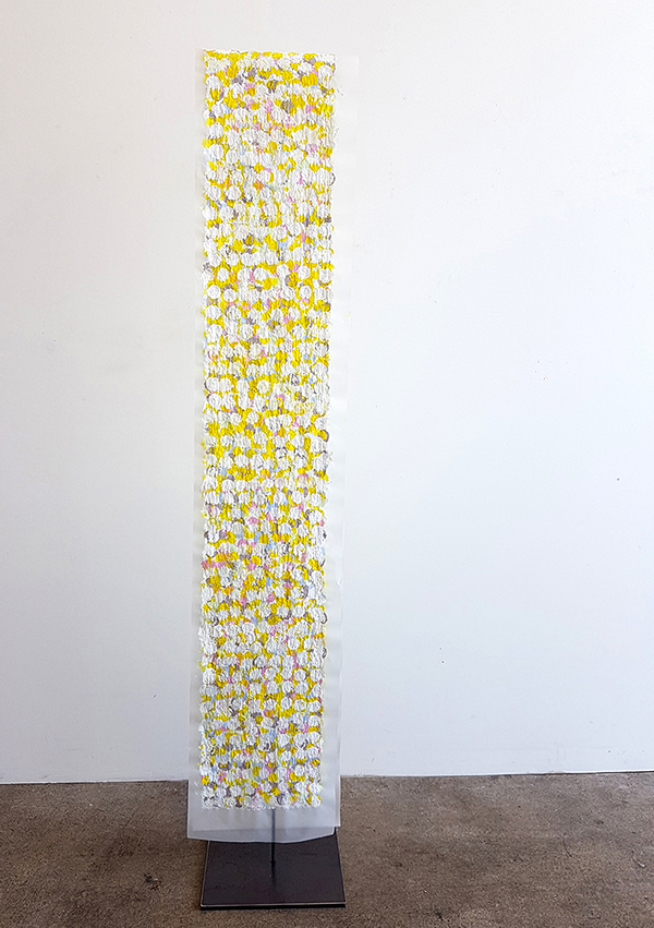 Susanne Lyner, 2019, Meine Stammbäume Nr. 01, Acryl auf Transparentpapier beidseitig bearbeitet, 340 x 33 cm Susanne Lyner, 2019, Meine Stammbäume Nr. 01, Acryl auf Transparentpapier beidseitig bearbeitet, 340 x 33 cm