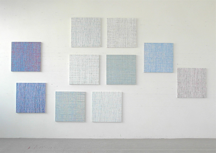 Les solitaires, 2012, Atelieransicht, je 70x70 cm, Acryl auf Baumwolle geworfen Les solitaires, 2012, Atelieransicht, je 70x70 cm, Acryl auf Baumwolle geworfen