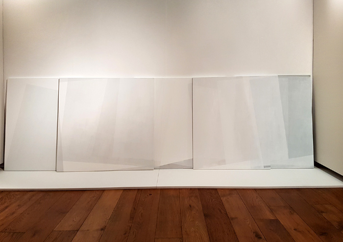 Susanne Lyner, 2016, Symposium 2016, Rothko Center Daugavpils, Lettland, sometimes one needs a line, Acryl/Grafit auf Leinwand, 300x100 cm, 5 teilig Susanne Lyner, 2016, Symposium 2016, Rothko Center Daugavpils, Lettland, sometimes one needs a line, Acryl/Grafit auf Leinwand, 300x100 cm, 5 teilig